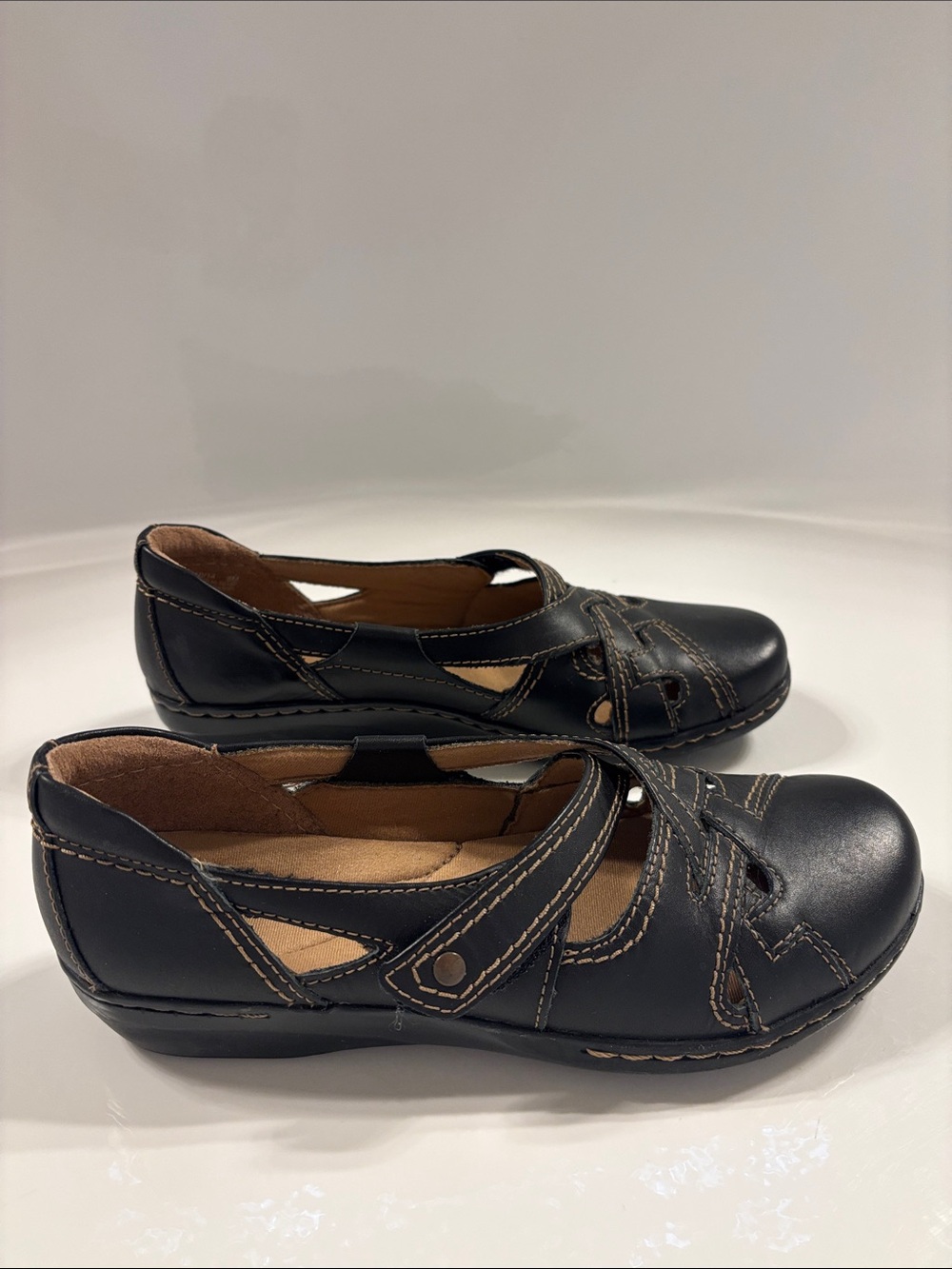 Clarks Black Leather Mary Jane Flats with Contrast Stitching - Picture 2 of 8